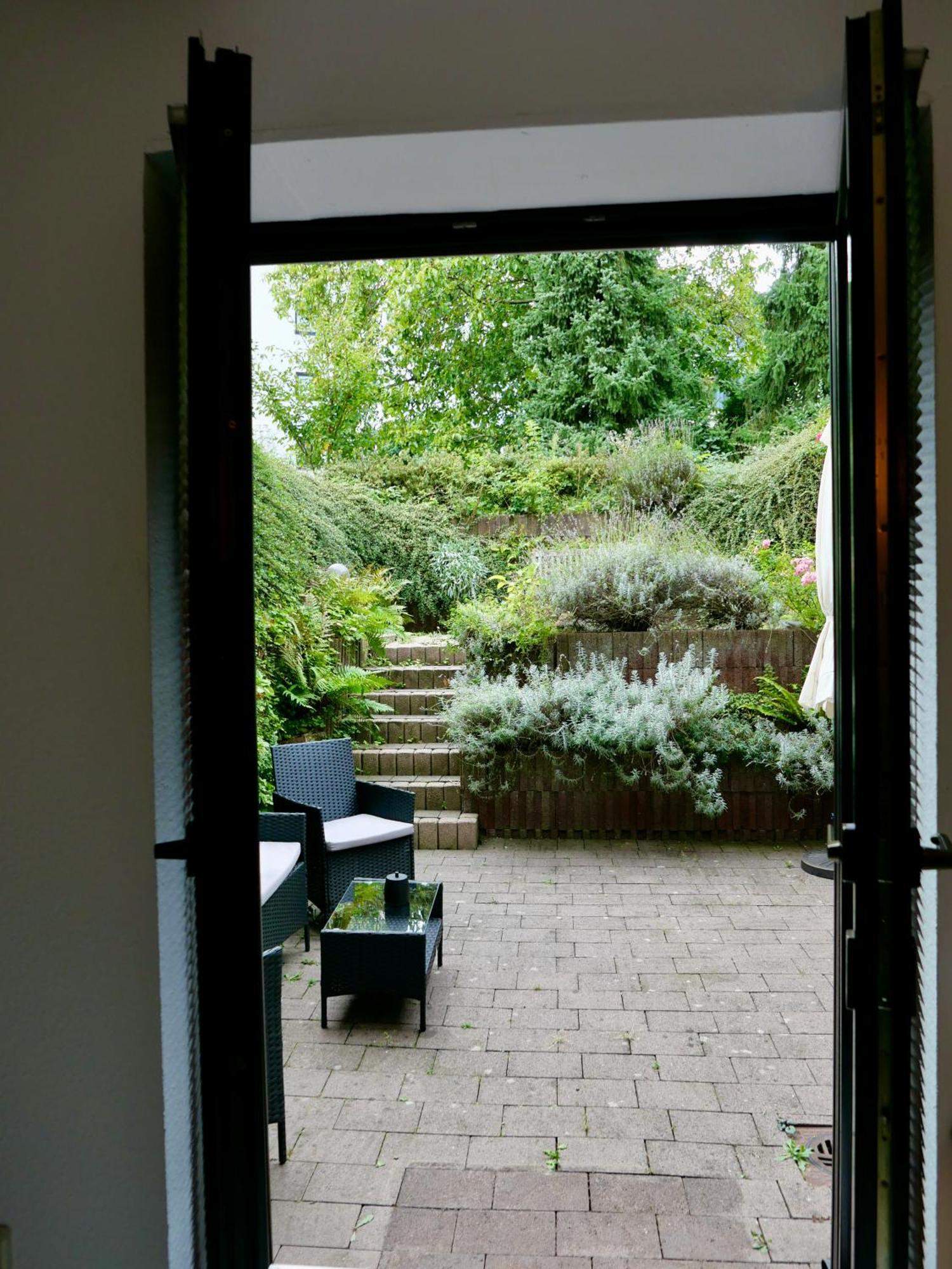 Schoenes Apartment Mit Terrasse Im Steingarten Bad Vilbel Bagian luar foto