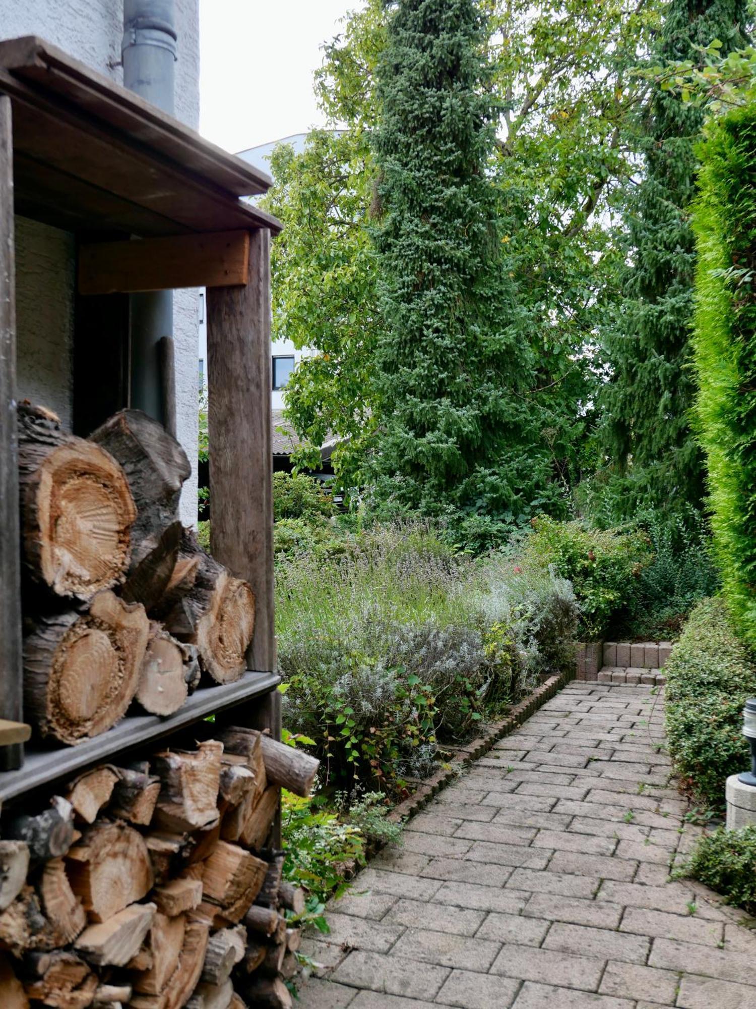 Schoenes Apartment Mit Terrasse Im Steingarten Bad Vilbel Bagian luar foto